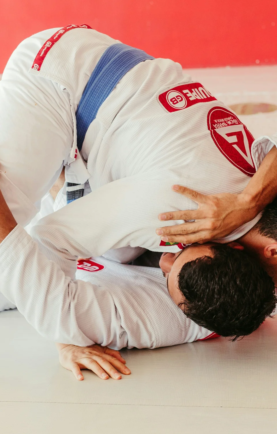 BJJ practitioner training with UNSEEN device