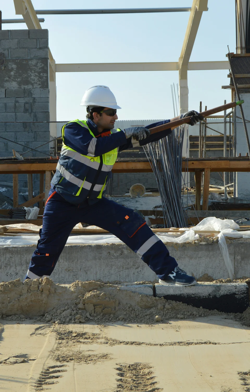 Construction worker with UNSEEN device